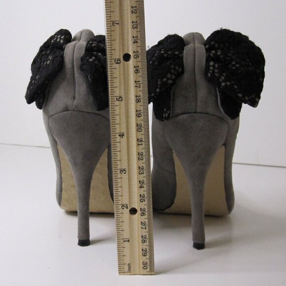 BETSEY JOHNSON Itsy Heels Women's 8.5 Black Bow Leopard Lace & Suede Pumps - Picture 3 of 11